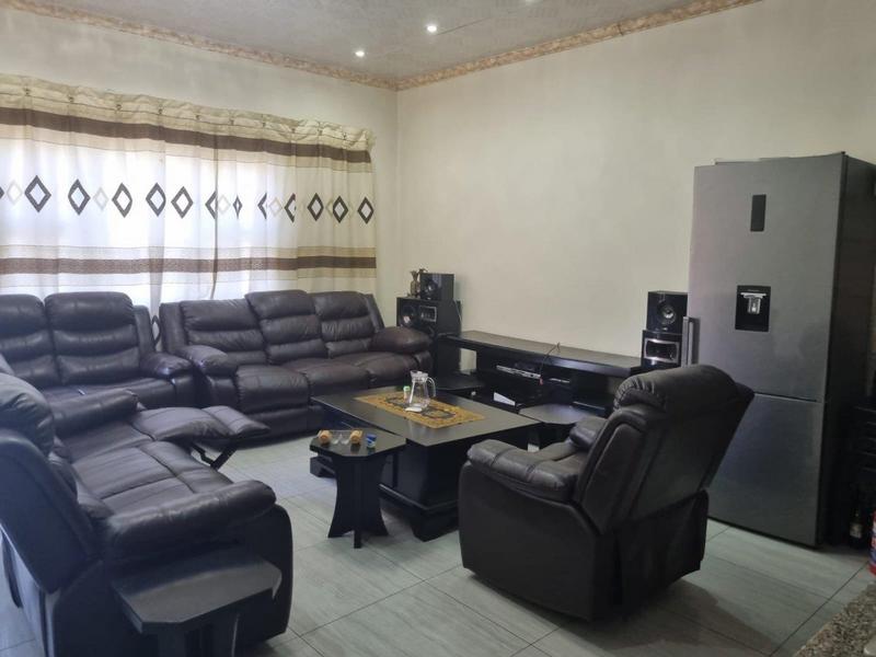 To Let 1 Bedroom Property for Rent in Florida Gauteng