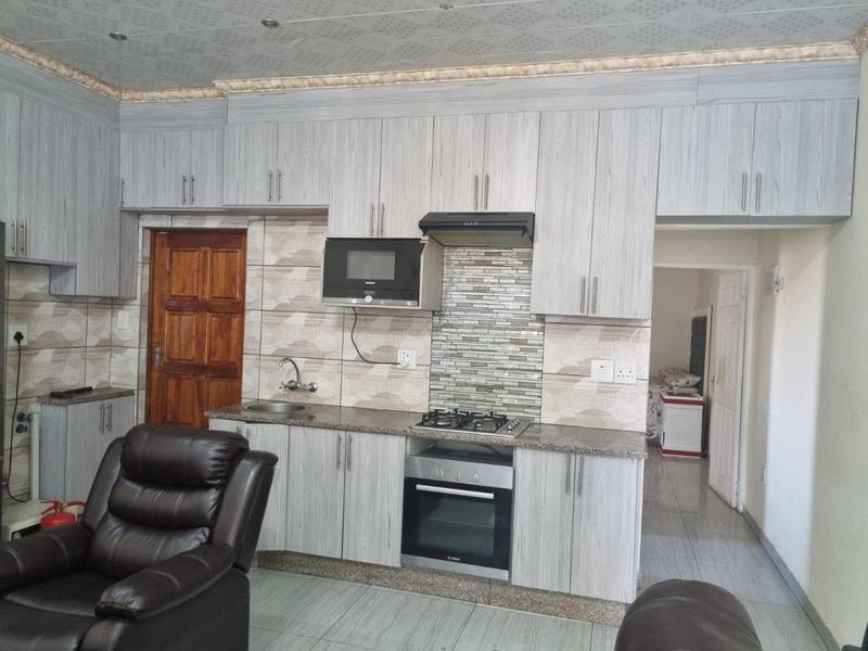 To Let 1 Bedroom Property for Rent in Florida Gauteng