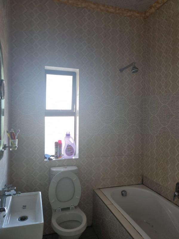 To Let 1 Bedroom Property for Rent in Florida Gauteng