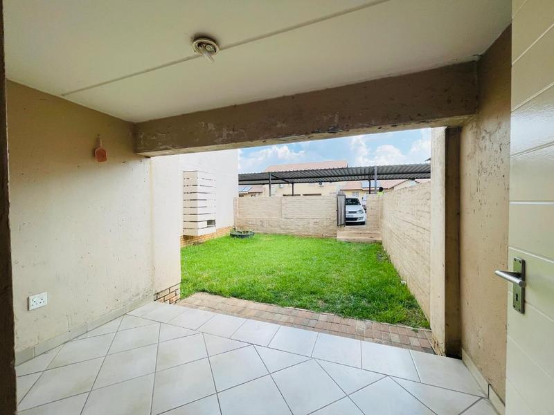 2 Bedroom Property for Sale in Albertsdal Gauteng