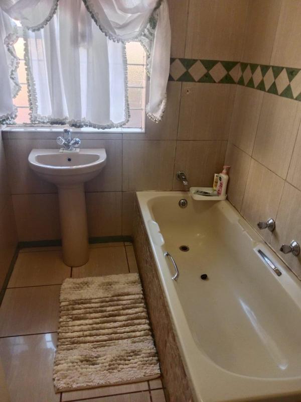 3 Bedroom Property for Sale in Dawn Park Gauteng