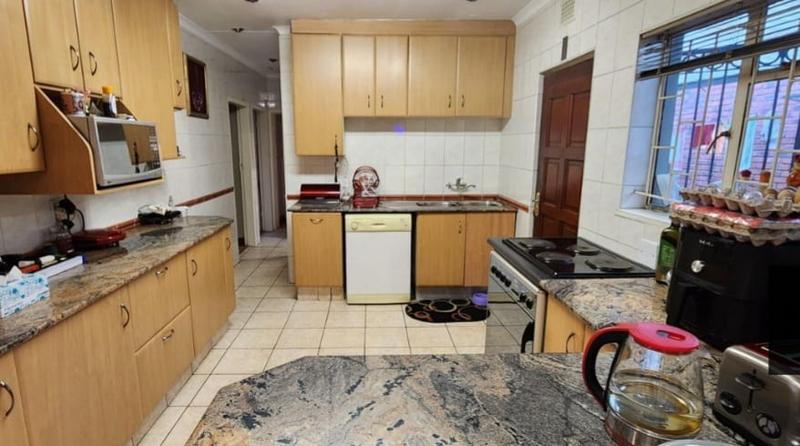 5 Bedroom Property for Sale in Laudium Gauteng