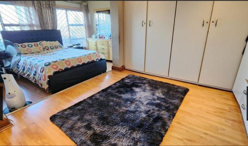 5 Bedroom Property for Sale in Laudium Gauteng