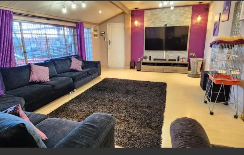 5 Bedroom Property for Sale in Laudium Gauteng