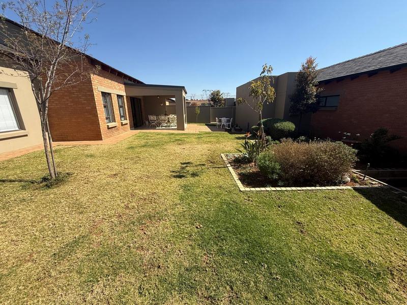 To Let 2 Bedroom Property for Rent in Retire at Midstream Gauteng