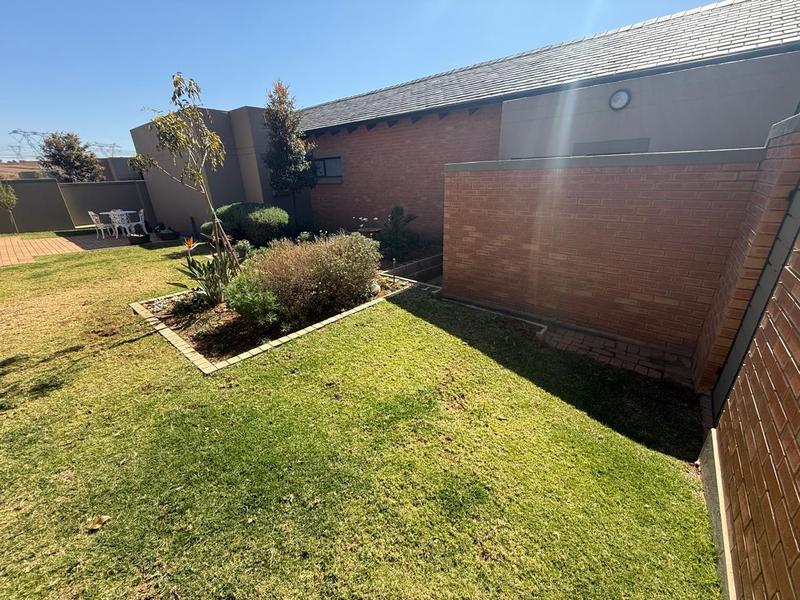 To Let 2 Bedroom Property for Rent in Retire at Midstream Gauteng
