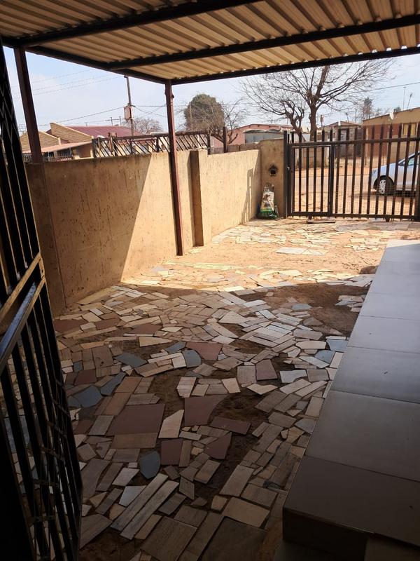 4 Bedroom Property for Sale in Slovo Park Gauteng