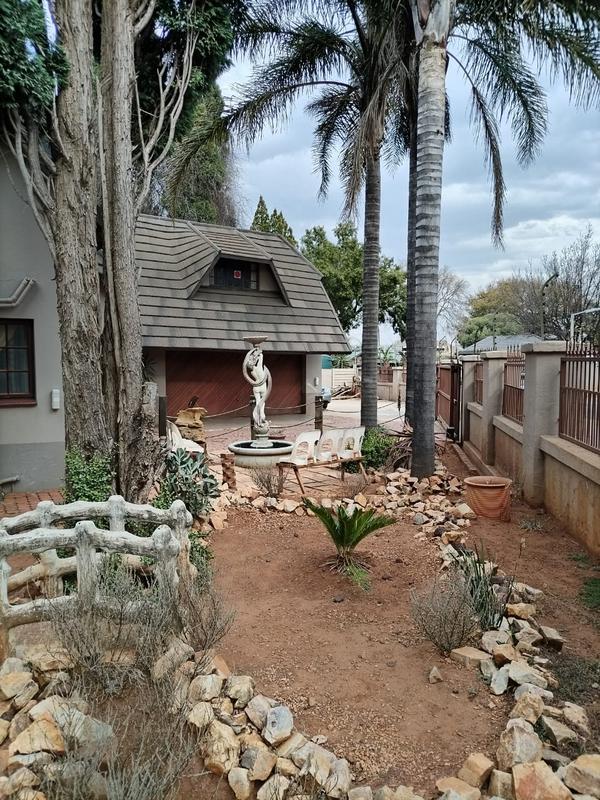 5 Bedroom Property for Sale in Zwartkop Gauteng
