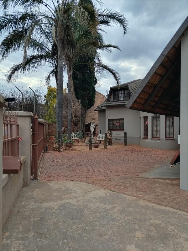 5 Bedroom Property for Sale in Zwartkop Gauteng