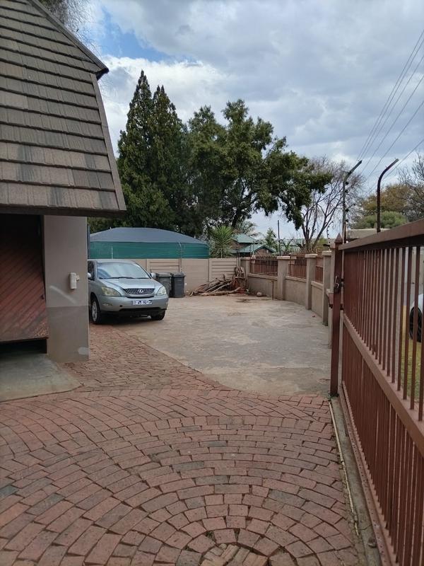 5 Bedroom Property for Sale in Zwartkop Gauteng