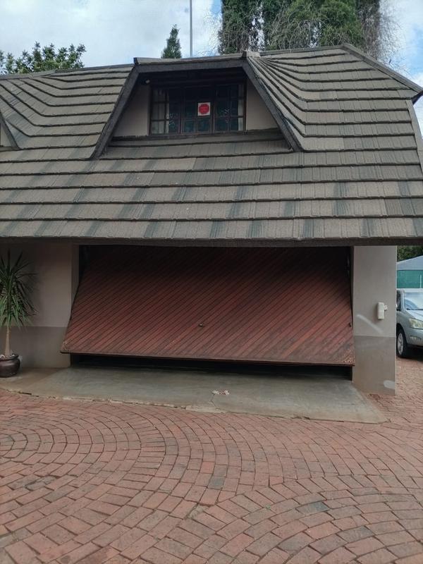 5 Bedroom Property for Sale in Zwartkop Gauteng