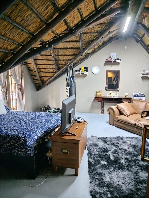 5 Bedroom Property for Sale in Zwartkop Gauteng
