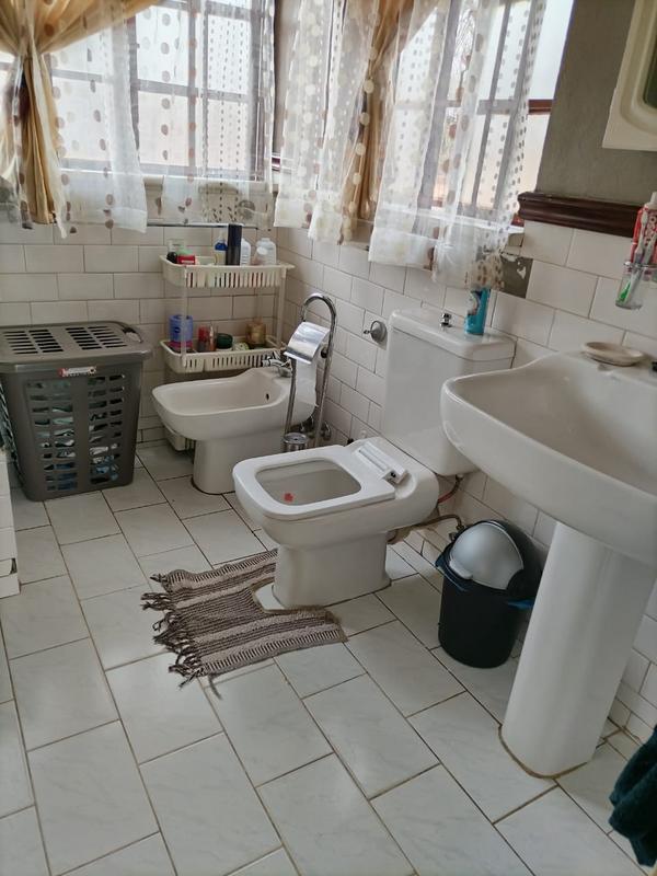 5 Bedroom Property for Sale in Zwartkop Gauteng
