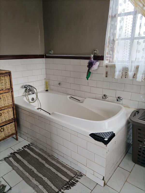 5 Bedroom Property for Sale in Zwartkop Gauteng