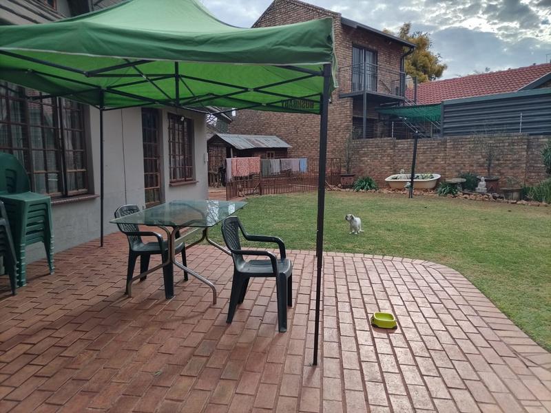 5 Bedroom Property for Sale in Zwartkop Gauteng