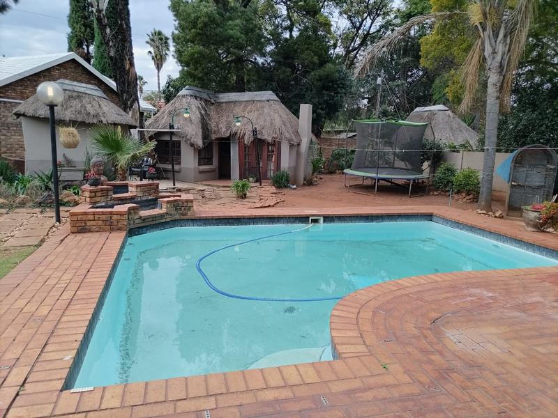 5 Bedroom Property for Sale in Zwartkop Gauteng
