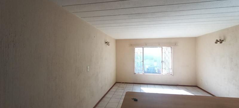 2 Bedroom Property for Sale in Helderkruin Gauteng