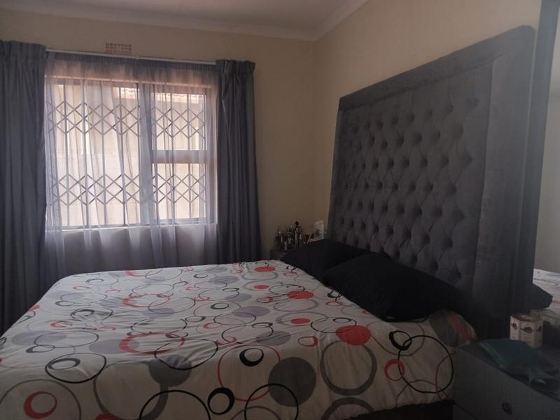 3 Bedroom Property for Sale in Azaadville Gardens Gauteng