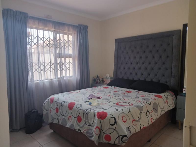 3 Bedroom Property for Sale in Azaadville Gardens Gauteng