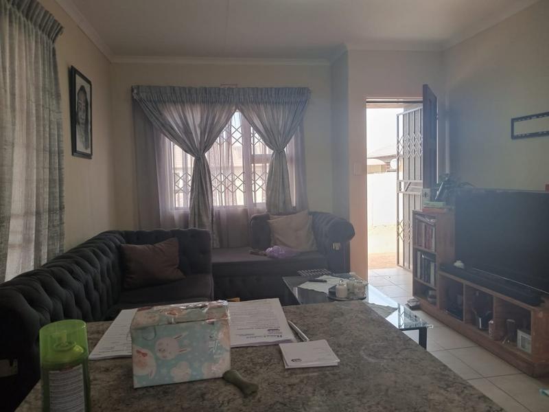 3 Bedroom Property for Sale in Azaadville Gardens Gauteng