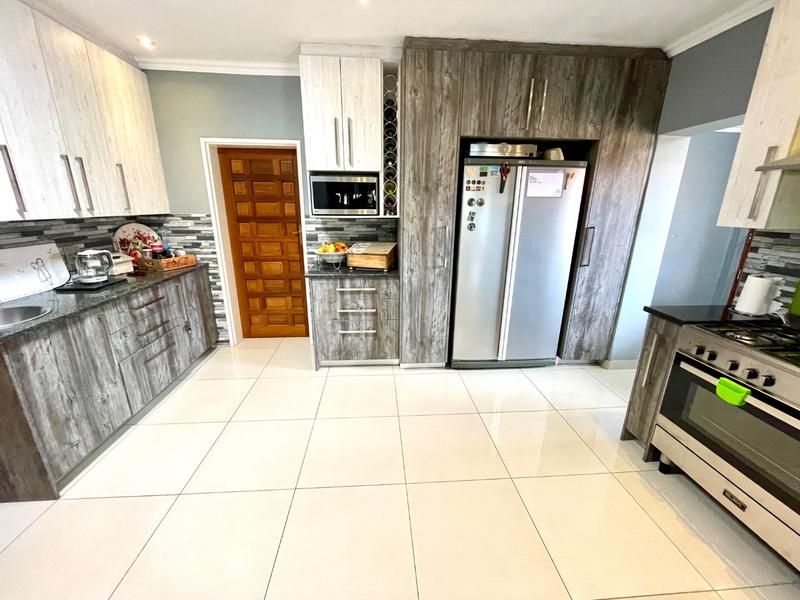 6 Bedroom Property for Sale in Kenmare Gauteng