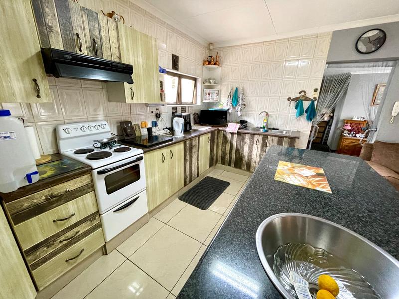 6 Bedroom Property for Sale in Kenmare Gauteng