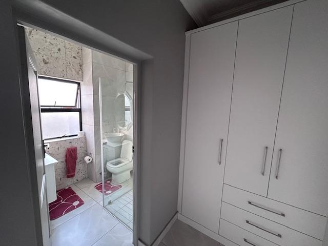 5 Bedroom Property for Sale in Six Fountains Residential Estate Gauteng