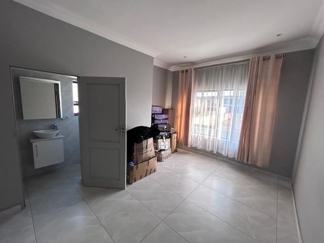 5 Bedroom Property for Sale in Six Fountains Residential Estate Gauteng