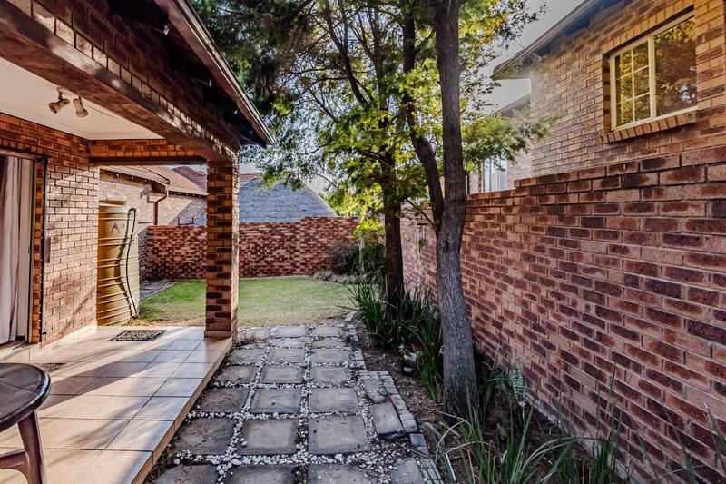 2 Bedroom Property for Sale in Rooihuiskraal North Gauteng