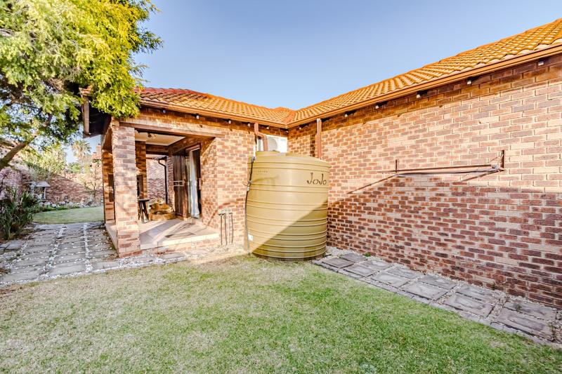 2 Bedroom Property for Sale in Rooihuiskraal North Gauteng