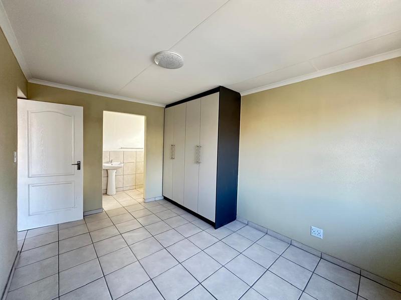 To Let 3 Bedroom Property for Rent in Cloverdene Gauteng