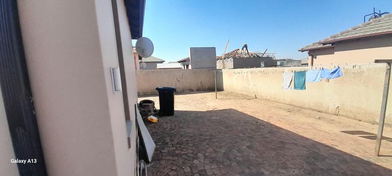 To Let 2 Bedroom Property for Rent in Crystal Park Gauteng