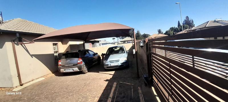 To Let 2 Bedroom Property for Rent in Crystal Park Gauteng