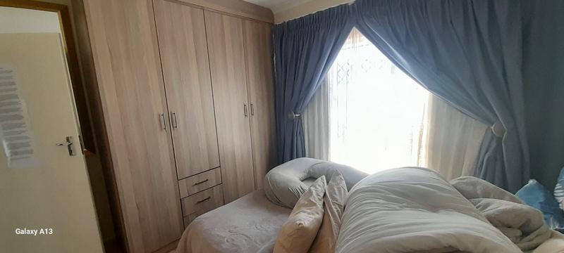 To Let 2 Bedroom Property for Rent in Crystal Park Gauteng