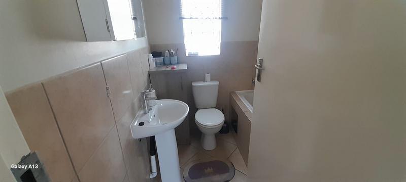 To Let 2 Bedroom Property for Rent in Crystal Park Gauteng