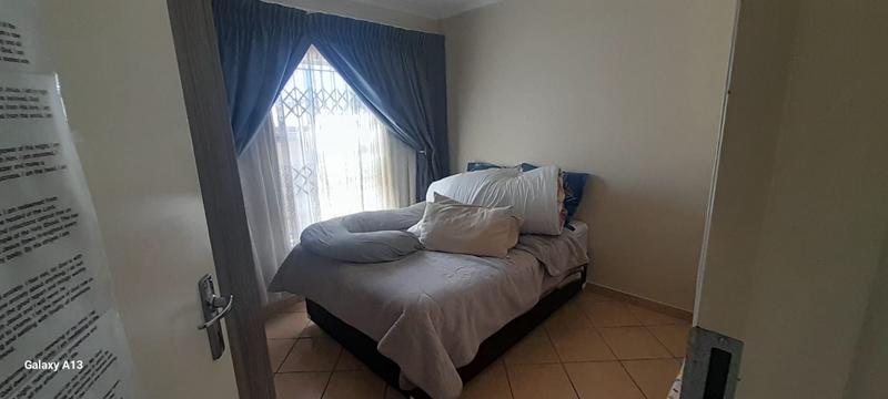 To Let 2 Bedroom Property for Rent in Crystal Park Gauteng