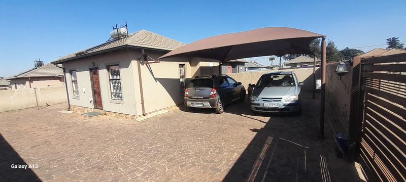 To Let 2 Bedroom Property for Rent in Crystal Park Gauteng