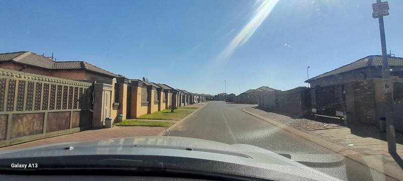 To Let 2 Bedroom Property for Rent in Crystal Park Gauteng