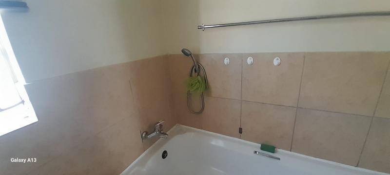 To Let 2 Bedroom Property for Rent in Crystal Park Gauteng