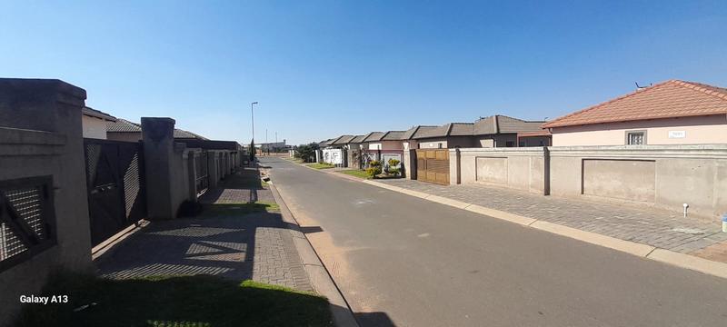 To Let 2 Bedroom Property for Rent in Crystal Park Gauteng