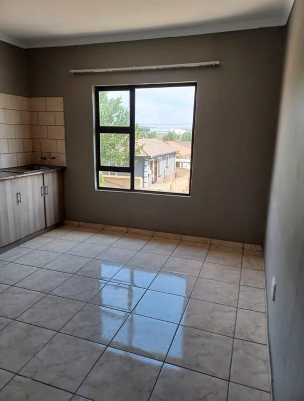 To Let 1 Bedroom Property for Rent in Clayville Gauteng