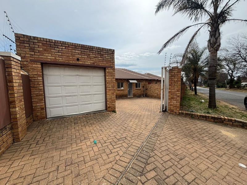 2 Bedroom Property for Sale in Newlands Gauteng
