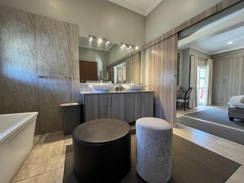 To Let 2 Bedroom Property for Rent in Waterkloof Ridge Gauteng