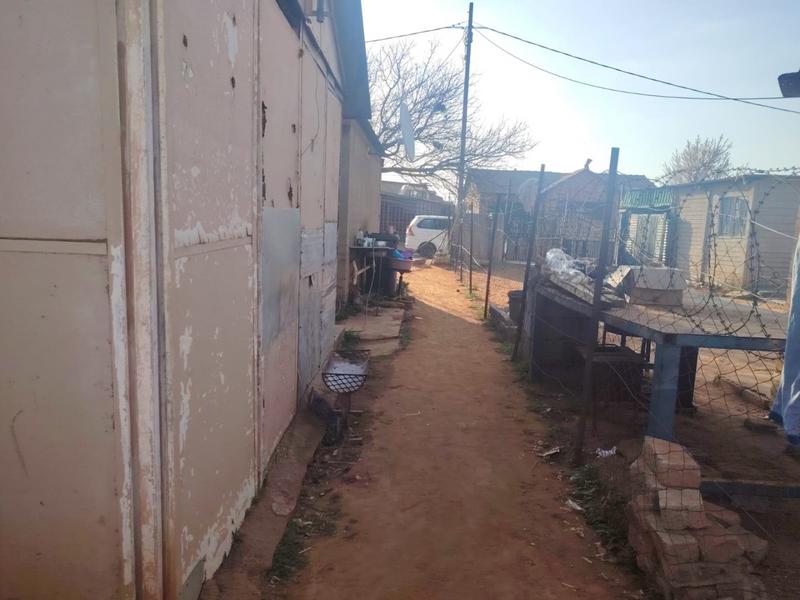 1 Bedroom Property for Sale in Etwatwa Gauteng