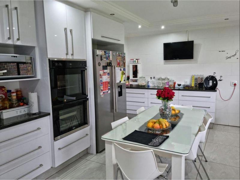 6 Bedroom Property for Sale in Fishers Hill Gauteng