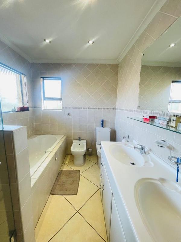 5 Bedroom Property for Sale in Primrose Gauteng