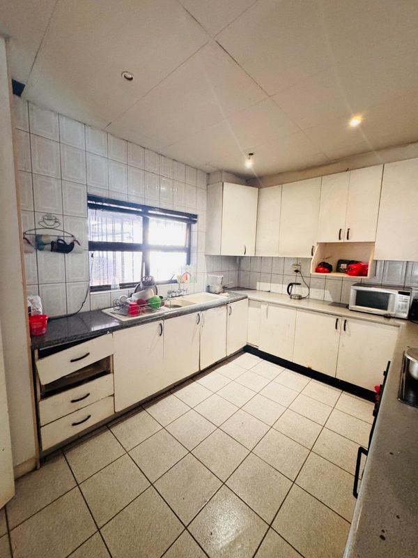 6 Bedroom Property for Sale in Sunnyridge Gauteng