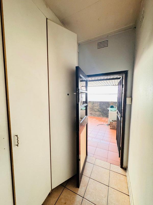 6 Bedroom Property for Sale in Sunnyridge Gauteng
