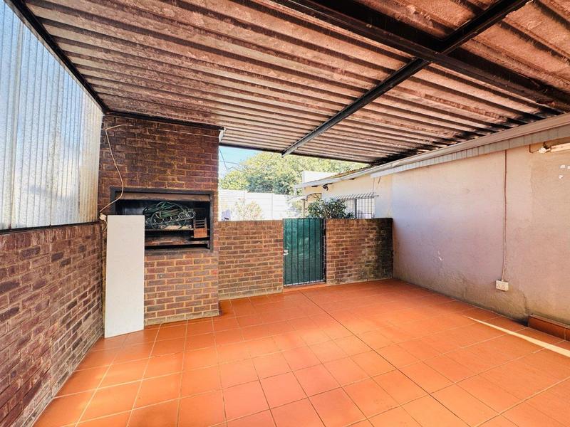 6 Bedroom Property for Sale in Sunnyridge Gauteng