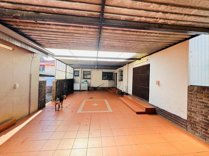 6 Bedroom Property for Sale in Sunnyridge Gauteng